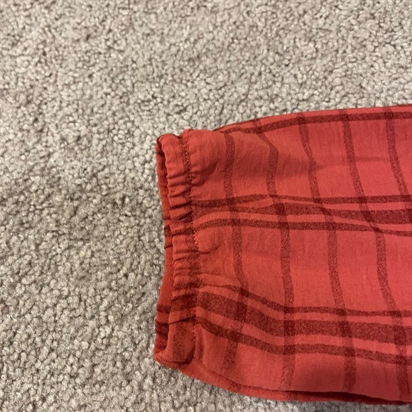 Just Be 3/4 Sleeve Air Flow V-neck Top - Picture 7 of 9